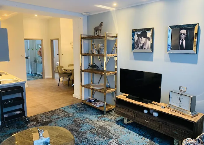 Besotel Mettmann-Schicke Fewo Oder Apartments Naehe Golfplatz Gruiten Und Neandertal Mit Glasfaser Wlan Und Parkplatz-Viele Schlafzimmer Mit Bad En Suite