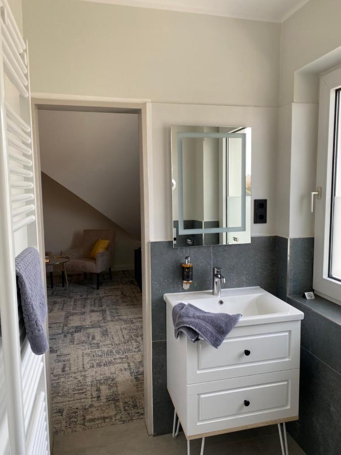 Aparthotel Besotel Mettmann-schicke Oder Naehe Golfplatz Gruiten Und Neandertal Mit Glasfaser Wlan Und Parkplatz-viele Schlafzimmer Mit Bad En
