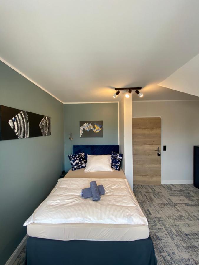 Aparthotel Besotel Mettmann-schicke Oder Naehe Golfplatz Gruiten Und Neandertal Mit Glasfaser Wlan Und Parkplatz-viele Schlafzimmer Mit Bad En 2*