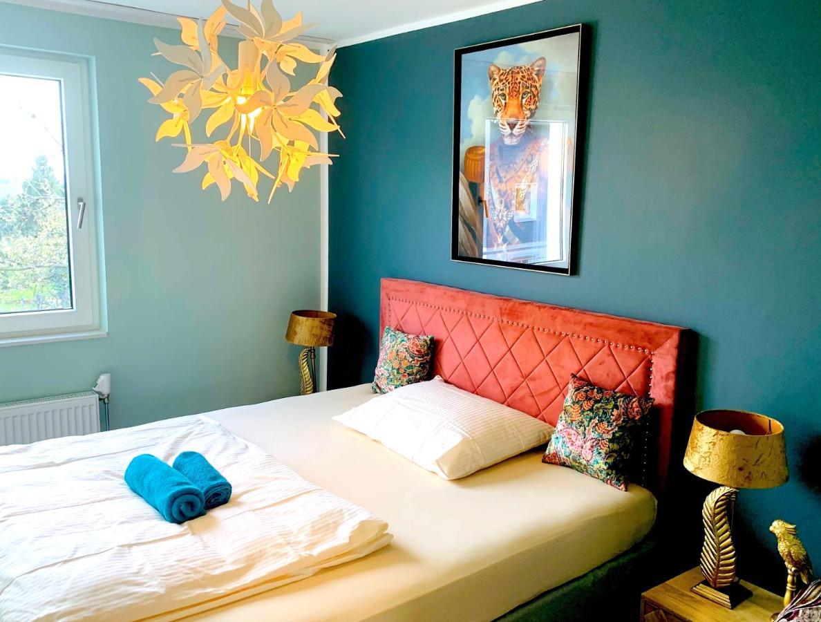 Aparthotel Besotel Mettmann-schicke Oder Naehe Golfplatz Gruiten Und Neandertal Mit Glasfaser Wlan Und Parkplatz-viele Schlafzimmer Mit Bad En
